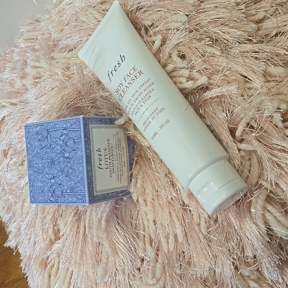 Fresh Youth Moisturizer and Fresh Soy Face Cleanser. New never opened containers - Picture 4 of 7